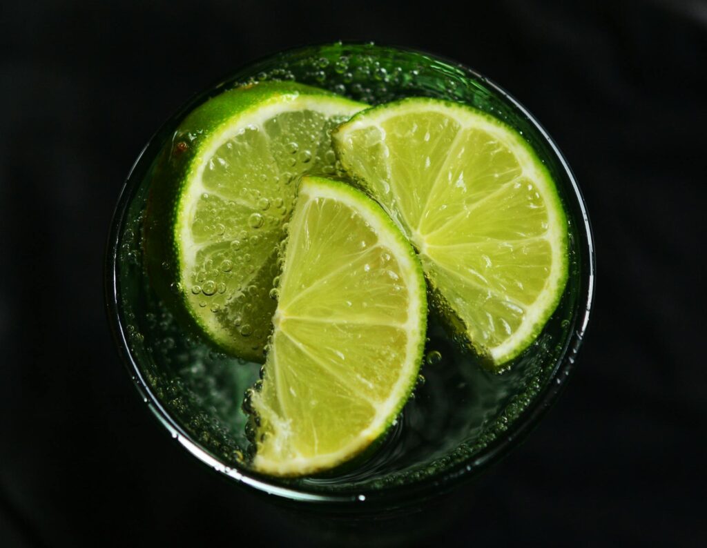 Wasser mit Limette